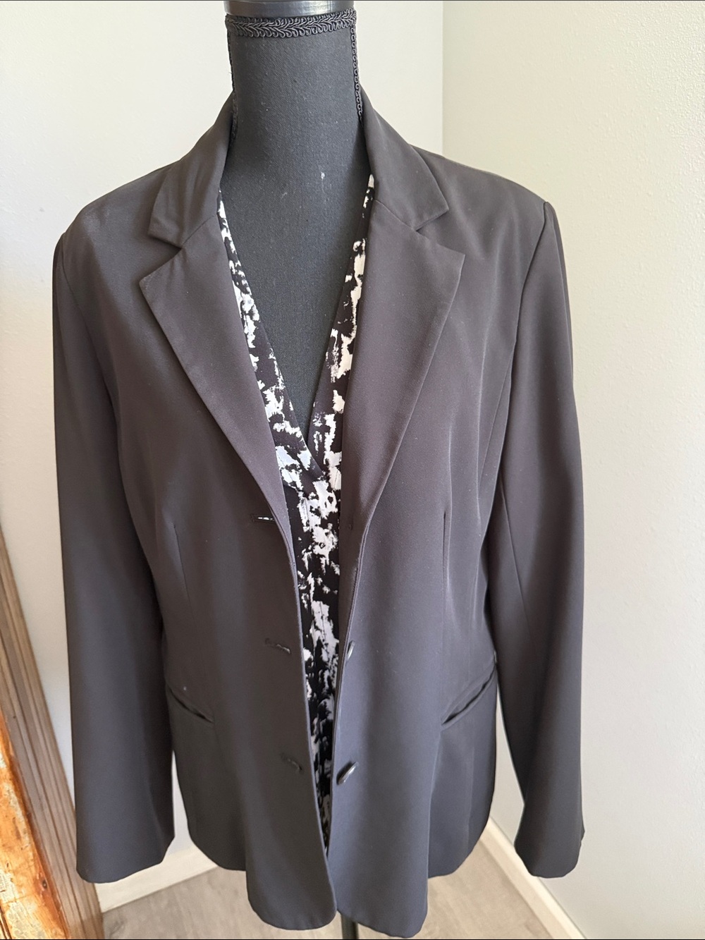 Eddie Bauer Women's Black Blazer - Single-Breasted Suit Jacket